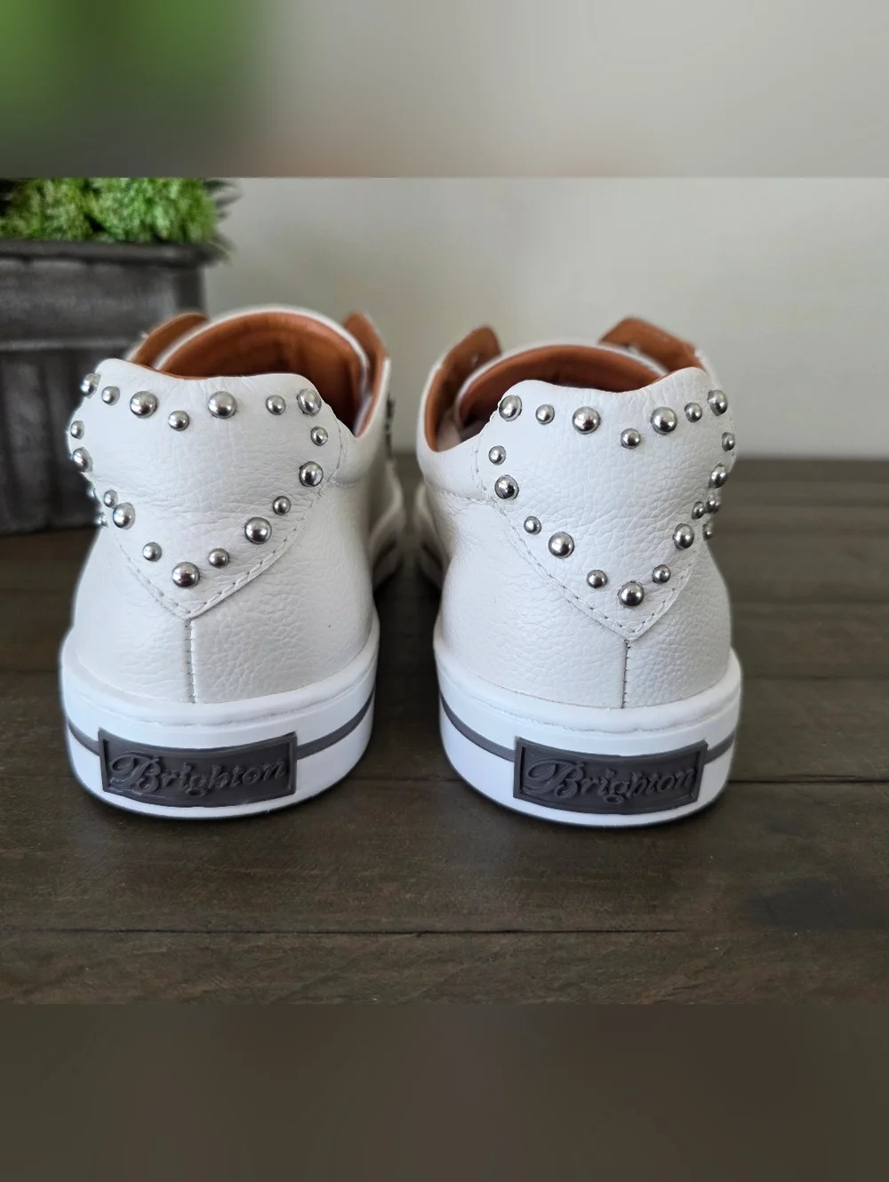 Brighton Janice White Leather Studded Sneakers WM SZ 9M Heart Detail Lace Up - Picture 5 of 9